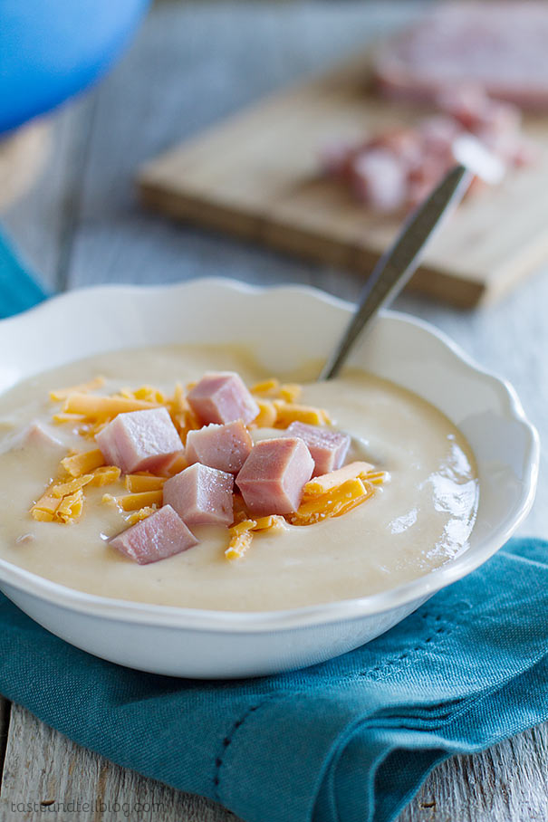 Read more about the article Cauliflower Soup with Ham and Cheese