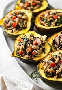 Read more about the article Wild rice medley stuffed acorn squash